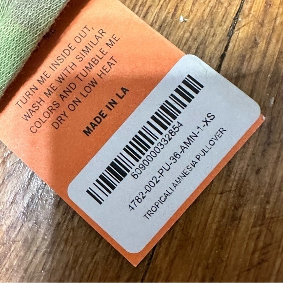 Le detresse tropical pullover sweat shirt NWT XS - Picture 4 of 4